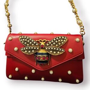 Gucci Red Shoulder Bag with Bee Embellishment